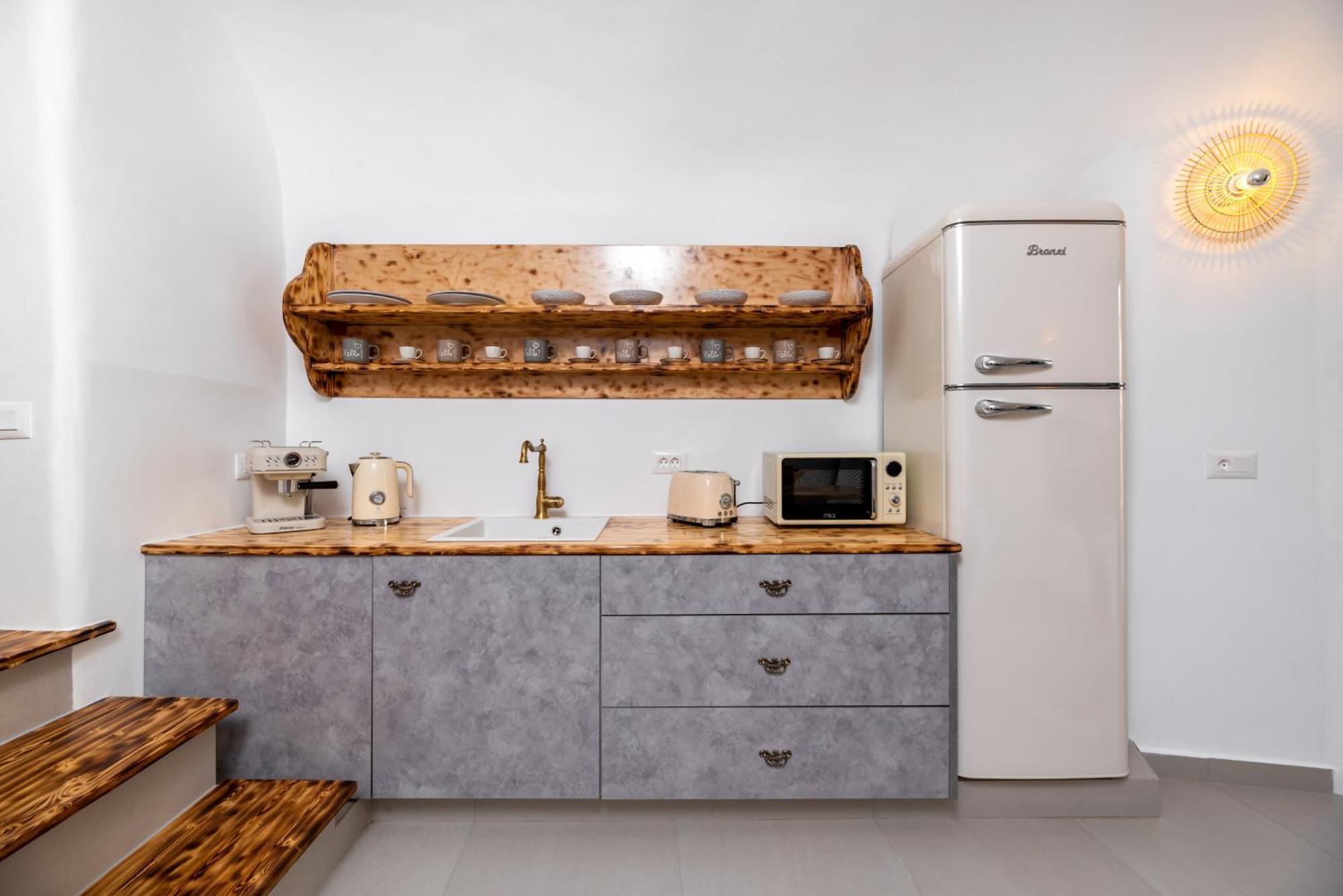 Deep Cave Suites Kontochori 费拉 外观 照片
